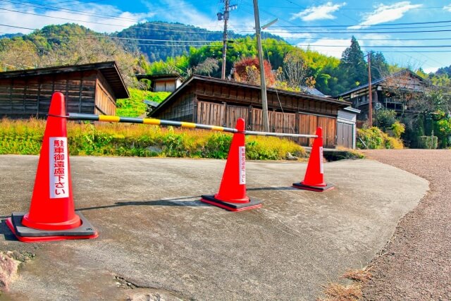 私有地に設置されたコーン