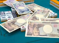 麻雀卓の上に紙幣