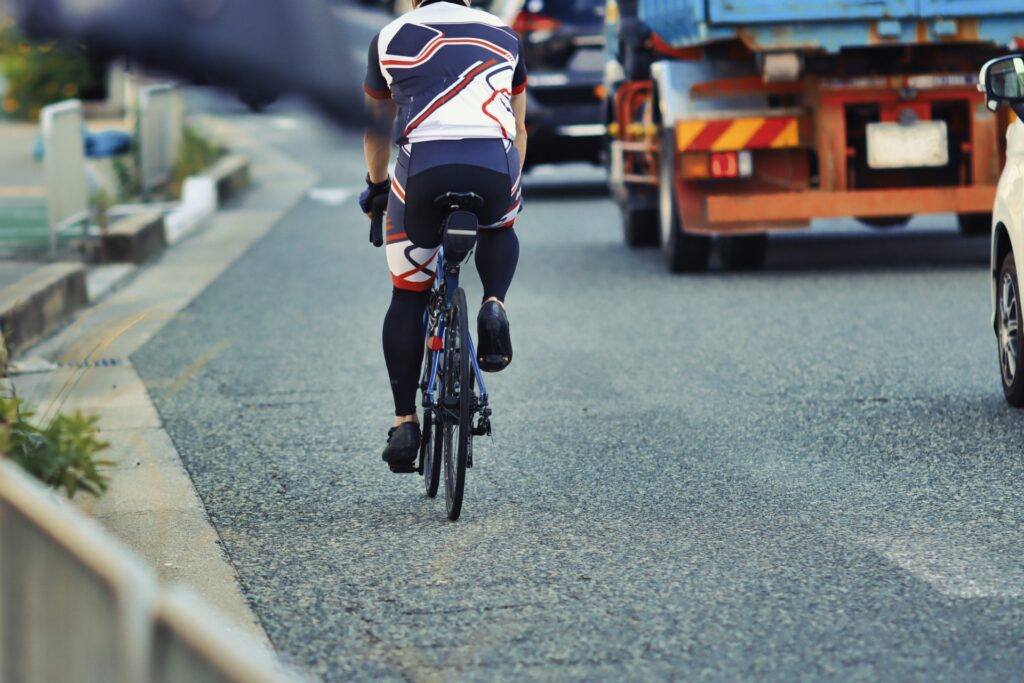 車道の自転車