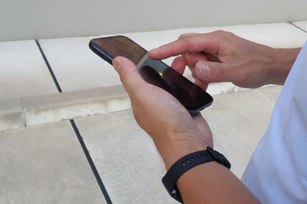 断りの連絡を入れるイメージ