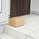 戸建て住宅の玄関前に置き配